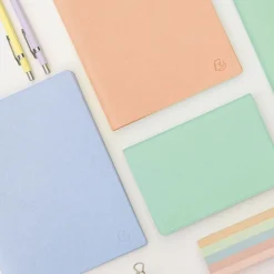 Agenda de bureau spiralé 16 mois Joy - 1 semaine sur 1 page - 15 x 21 cm - Bleu ciel - Exacompta