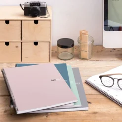Notebook The Original, Couverture rigide, A5, lignes horizontales, 80 feuilles de 1 couleur, Miquelrius, Sable.
