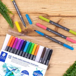 STAEDTLER Design Journey - 18 Feutres double pointe - couleurs assorties